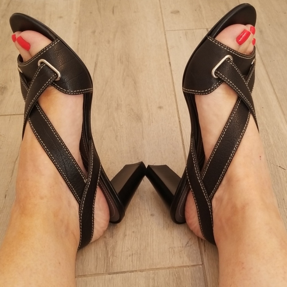 Tahari Heels
